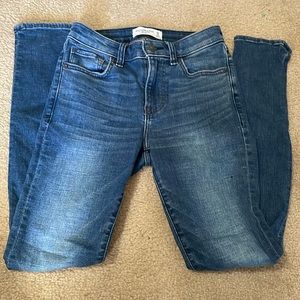 Abercrombie mid rise super skinny jean